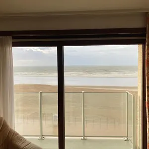 Seagull, Ruim En Volledig Vernieuwd Met Zeezicht In Westende Appartement Middelkerke